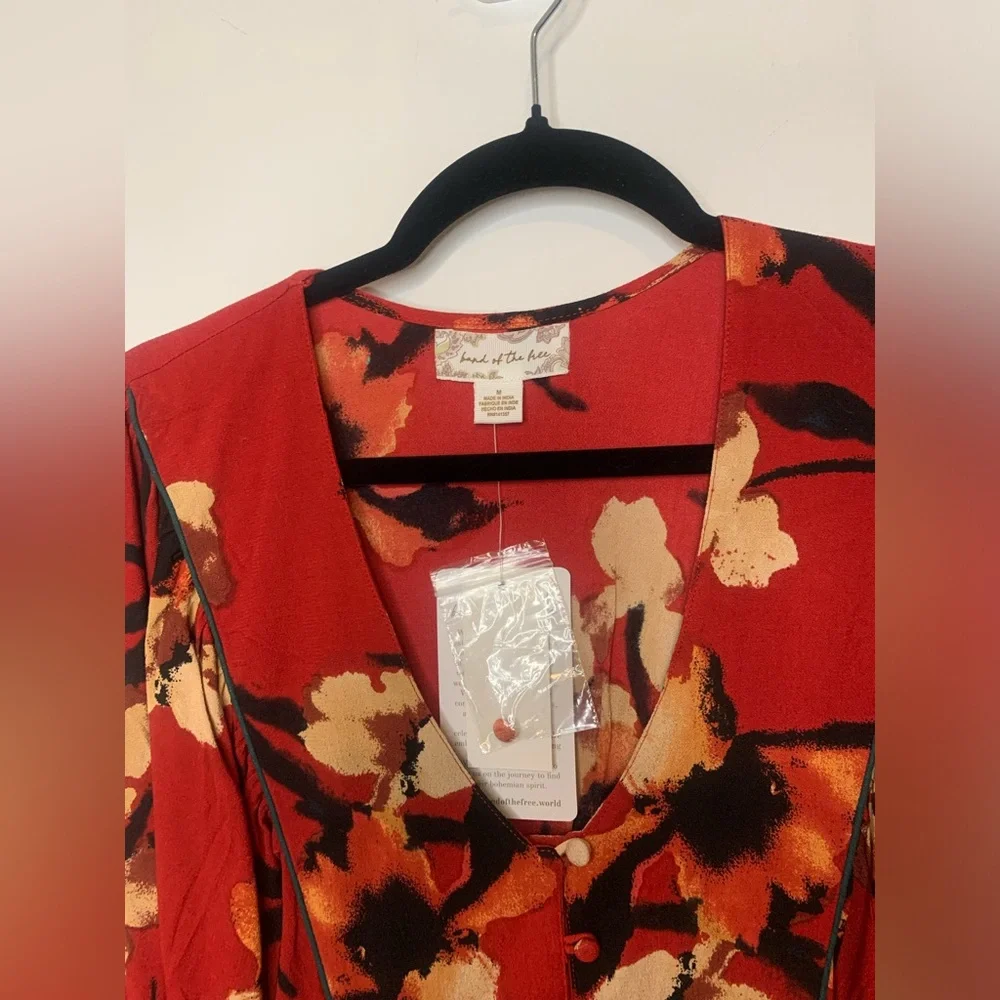 NWT BAND OF FREE FLORAL LONG SLEEVE DRESS - Picture 4 of 5